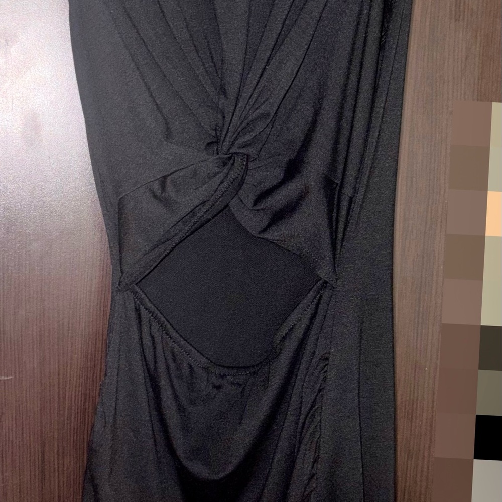 Elegant Black Dress with Knot Detail
